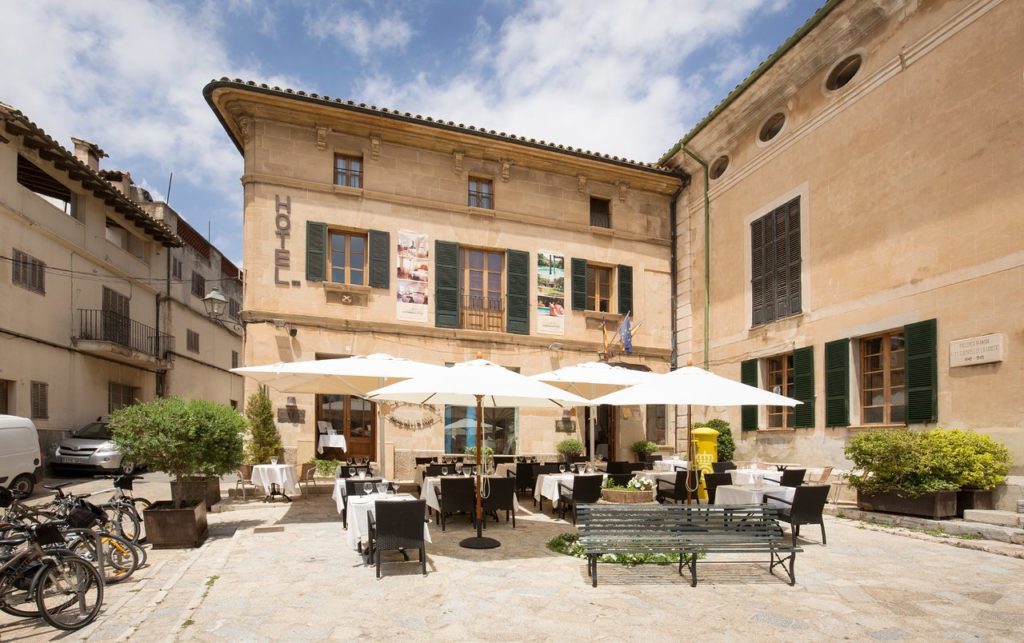 Restaurants-in-Pollenca-La-Placeta-Resaturant