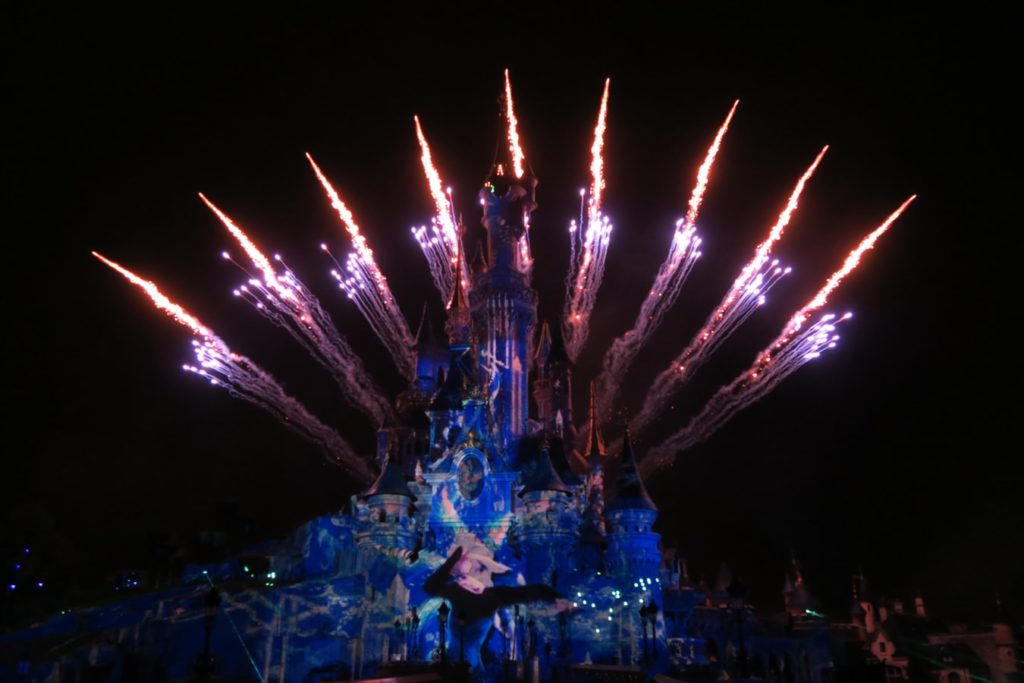 Urlaub-mit-Teenagern-Disneyland-bei-Nacht